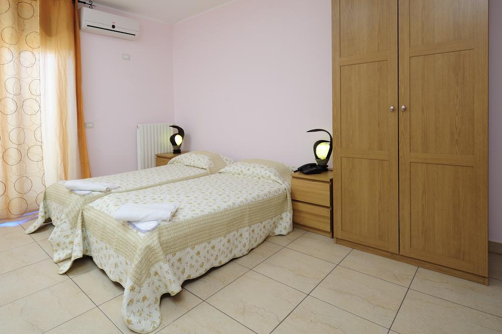 Hotel Acquaplanet Paterno  Rum bild